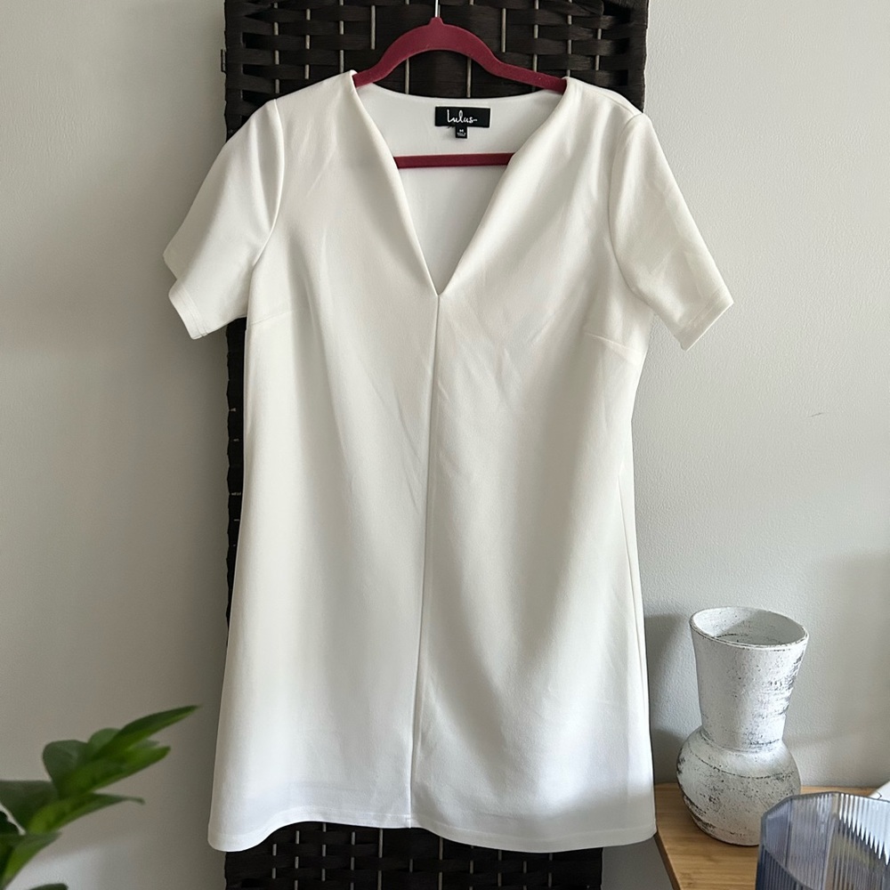 Lulu’s White V-neck Dress (Size M)